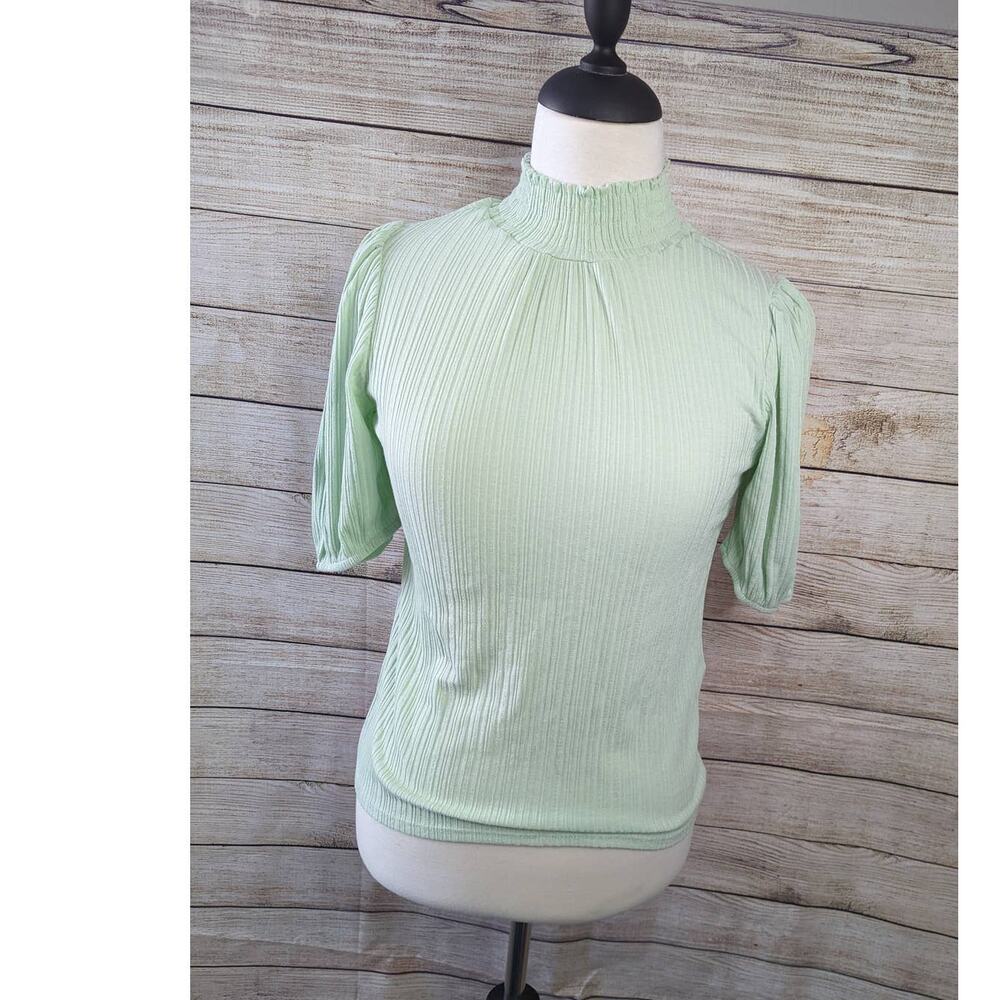 Light Green Short Sleeve Top With Ruched Neck Size Med